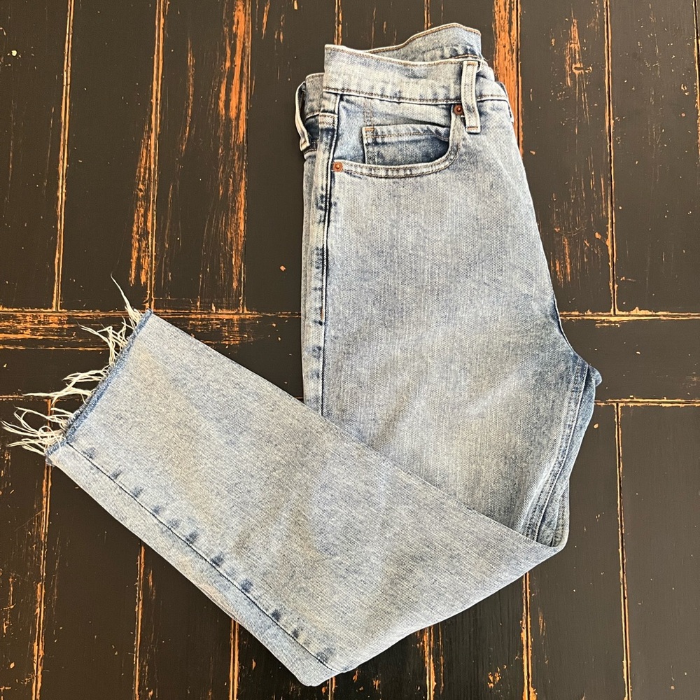 Old Navy Sky-Hi Straight Cut-Off Jeans